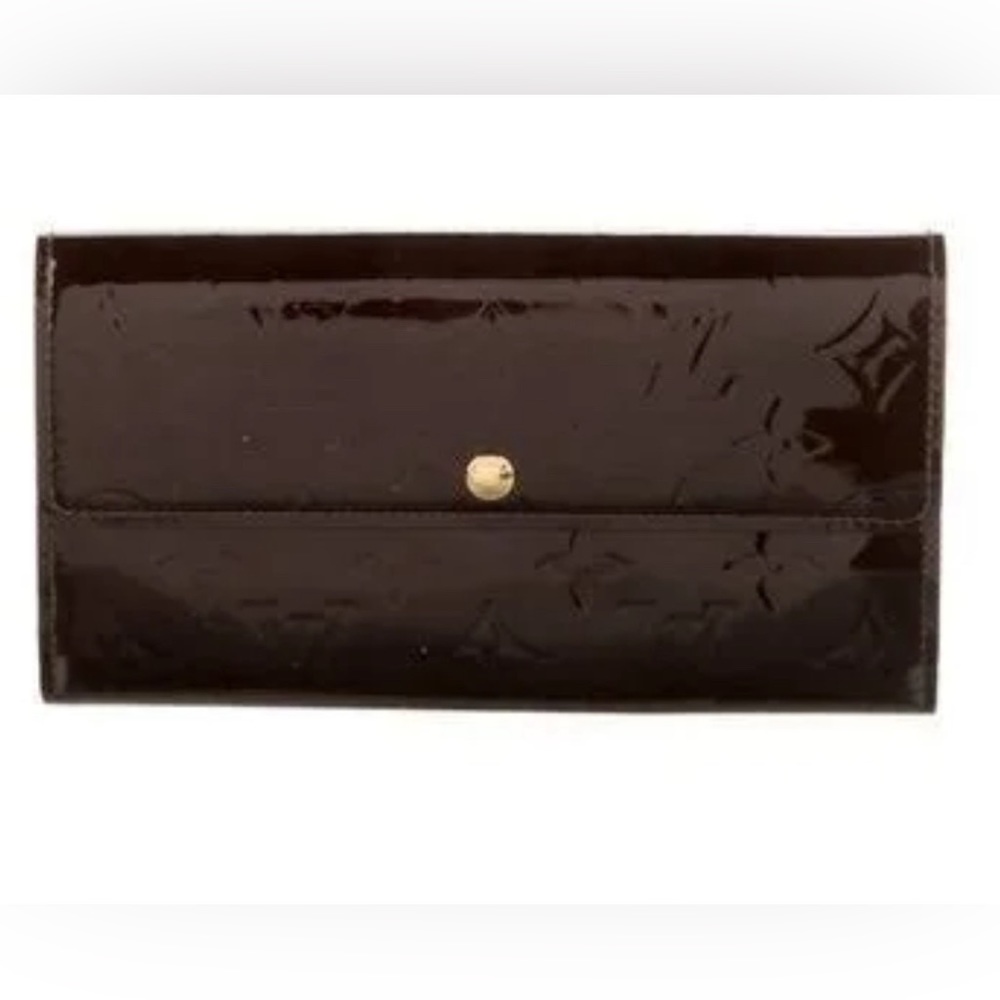 Louis Vuitton Authentic Vernis Wine wallet. Very good condition 💗